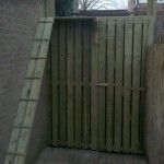 op maat gemaakte tuinpoort, inclusief kattenloopplank